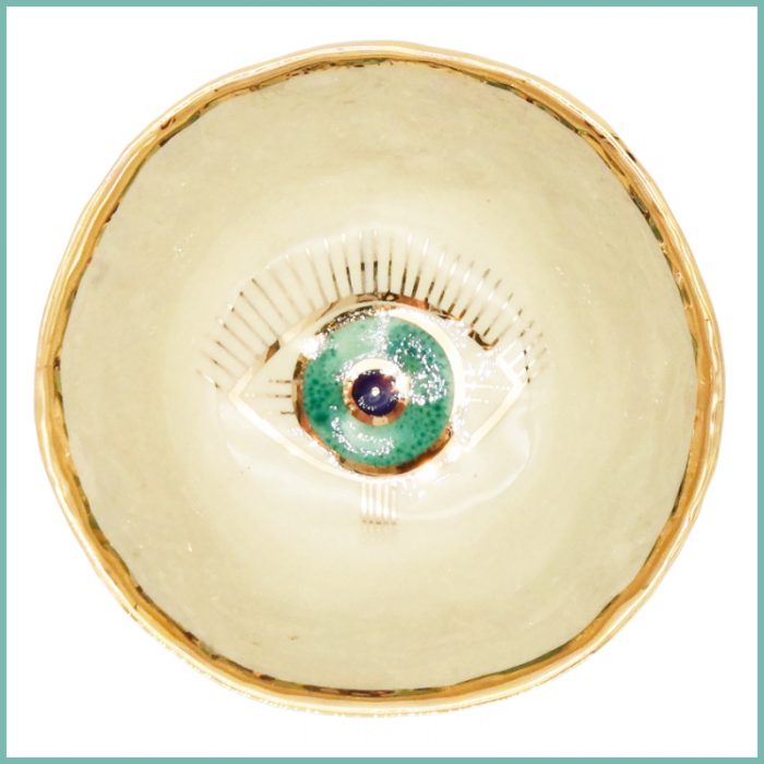 Mittelgroße Schale gefertigt mit Plattentechnik 18*7cm Auge mit Wimpern Ansicht von oben